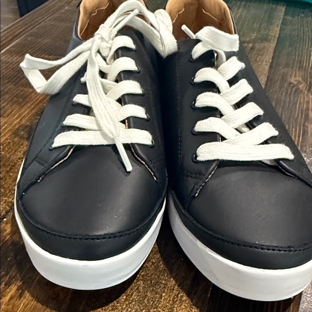 Reef Black faux leather Sneakers sz9 - Picture 2 of 6